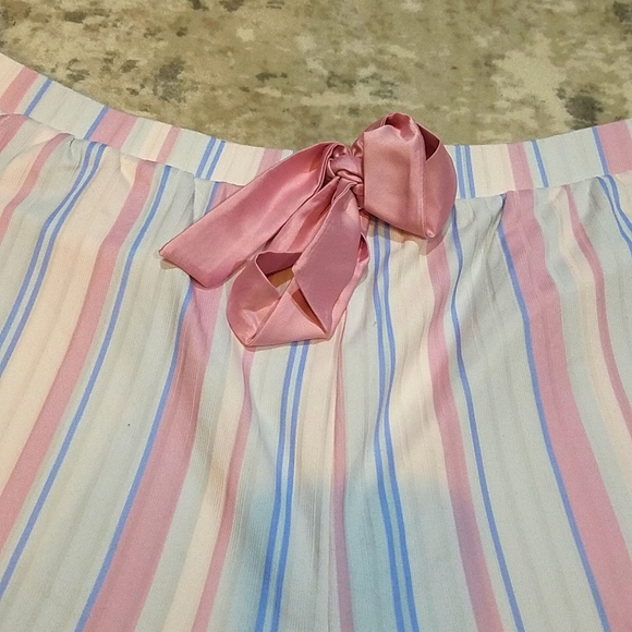 Ribbed Stiped Shorts - Picture 2 of 5